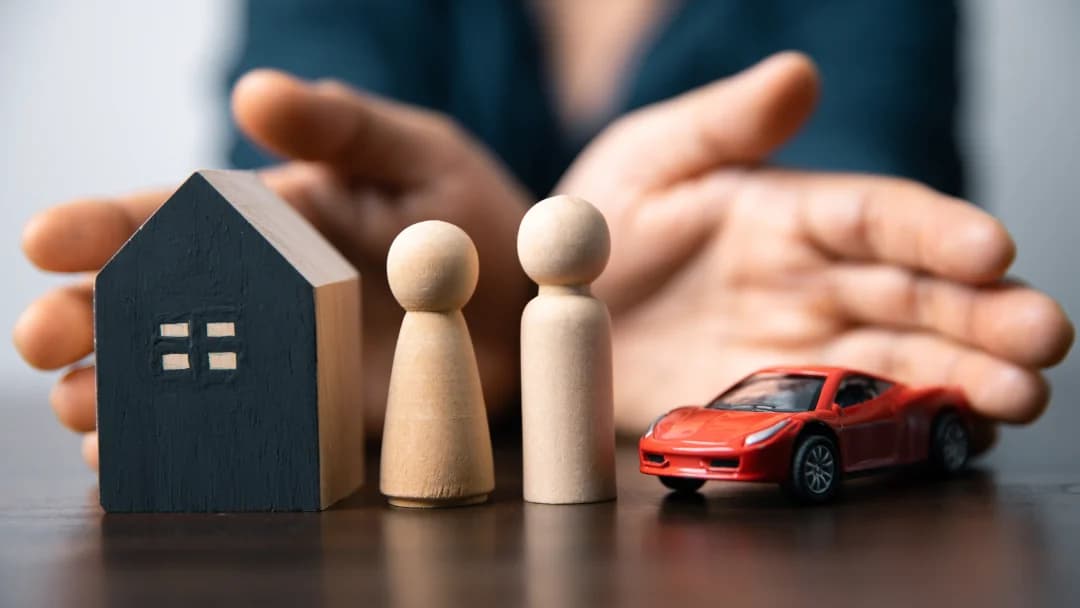 Assurance habitation pour propriétaires de voitures, incluant des options de cautionnement de prêt.